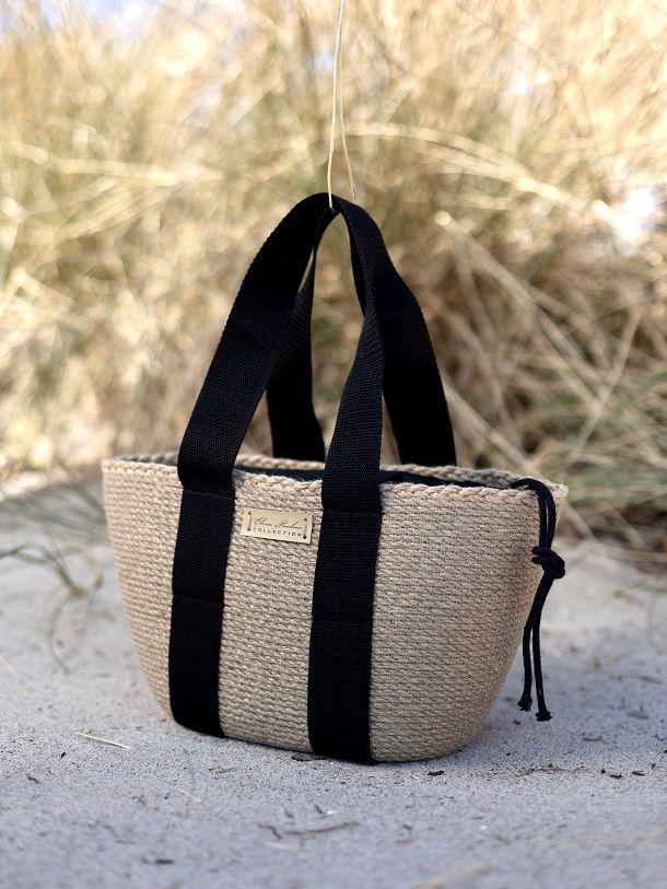Taske i jute med dekorativ kant og nylon håndtag (21cm), natur, lille (h20xl33xb12). Artikel nr. 5077