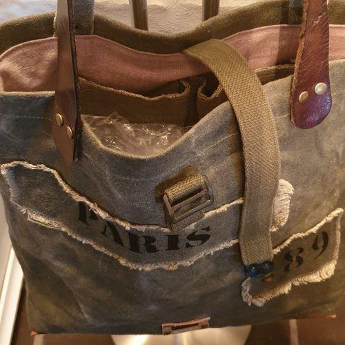 Thumbnail for Shopper-Paris-9.jpg