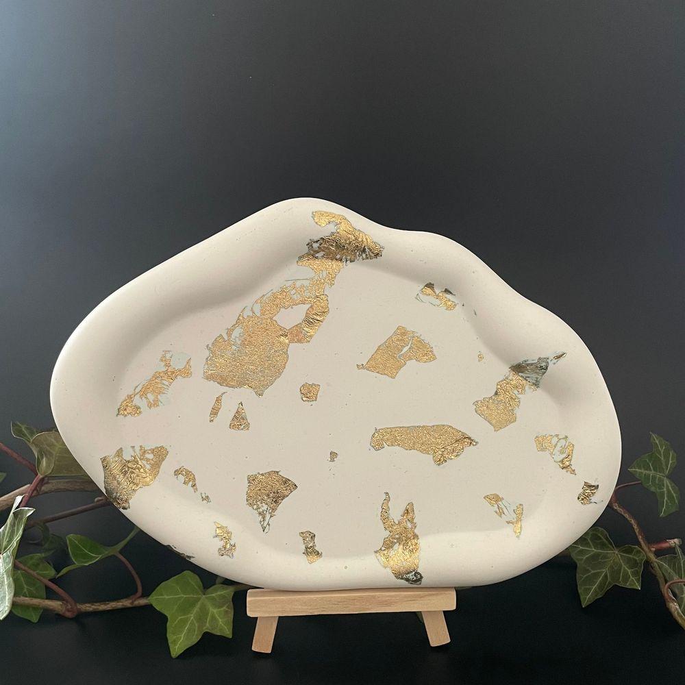 Pyntebakke, Cloud oval i hvid/guld